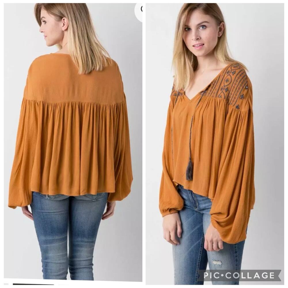 NWT BKE Gimmicks Crinkle Peasant Top Medium Tasseled Embroidery Balloon Sleeved